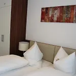 Hotel Schmales Haus 2*