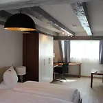 Hotel Schmales Haus 2*