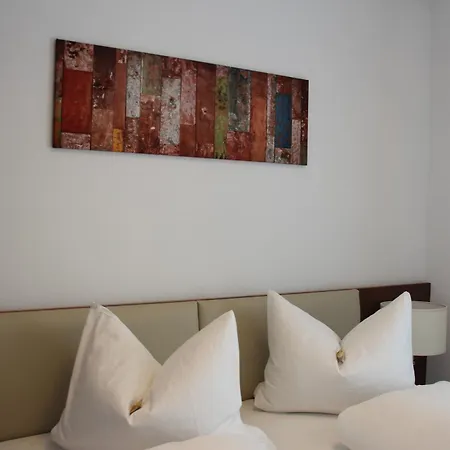 Schmales Haus אולם