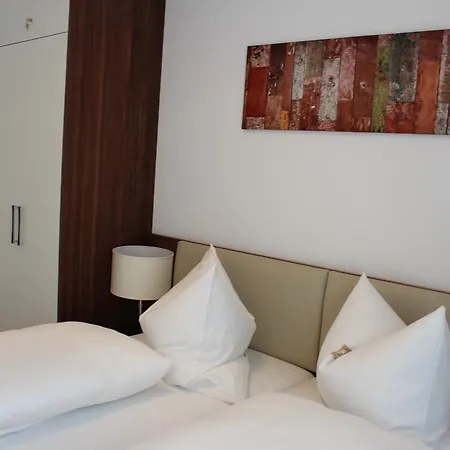 Hotel Schmales Haus 2*