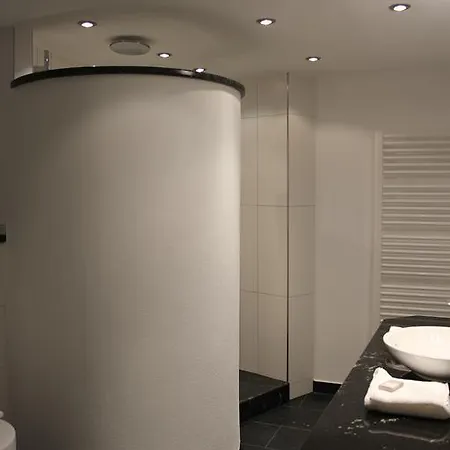 Hotel Schmales Haus 2*