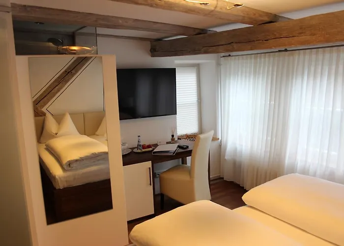 Schmales Haus 2* אולם