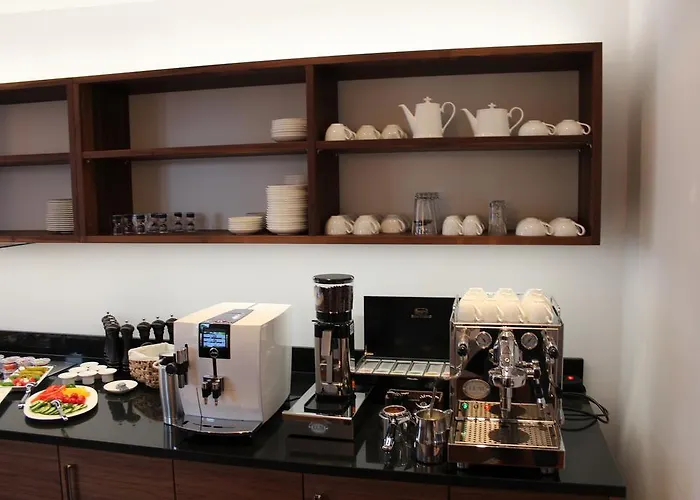 Schmales Haus 2* אולם