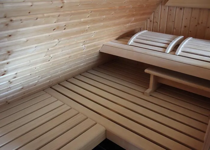 Schmales Haus אולם