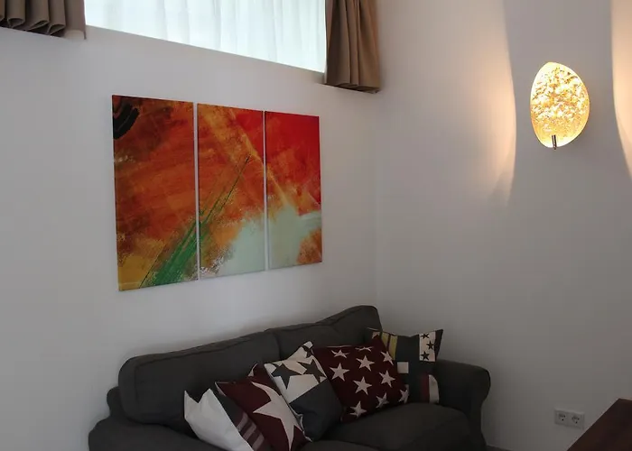 מלון Schmales Haus 2*