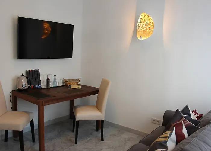 Ξενοδοχείο Schmales Haus 2*