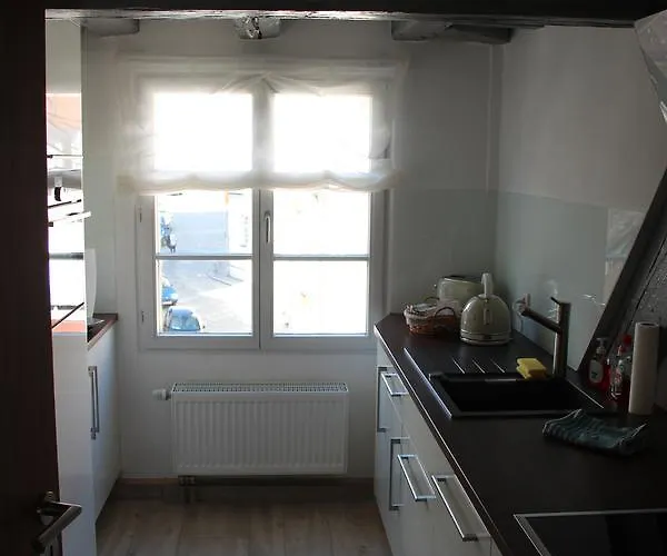 Schmales Haus מלון אולם